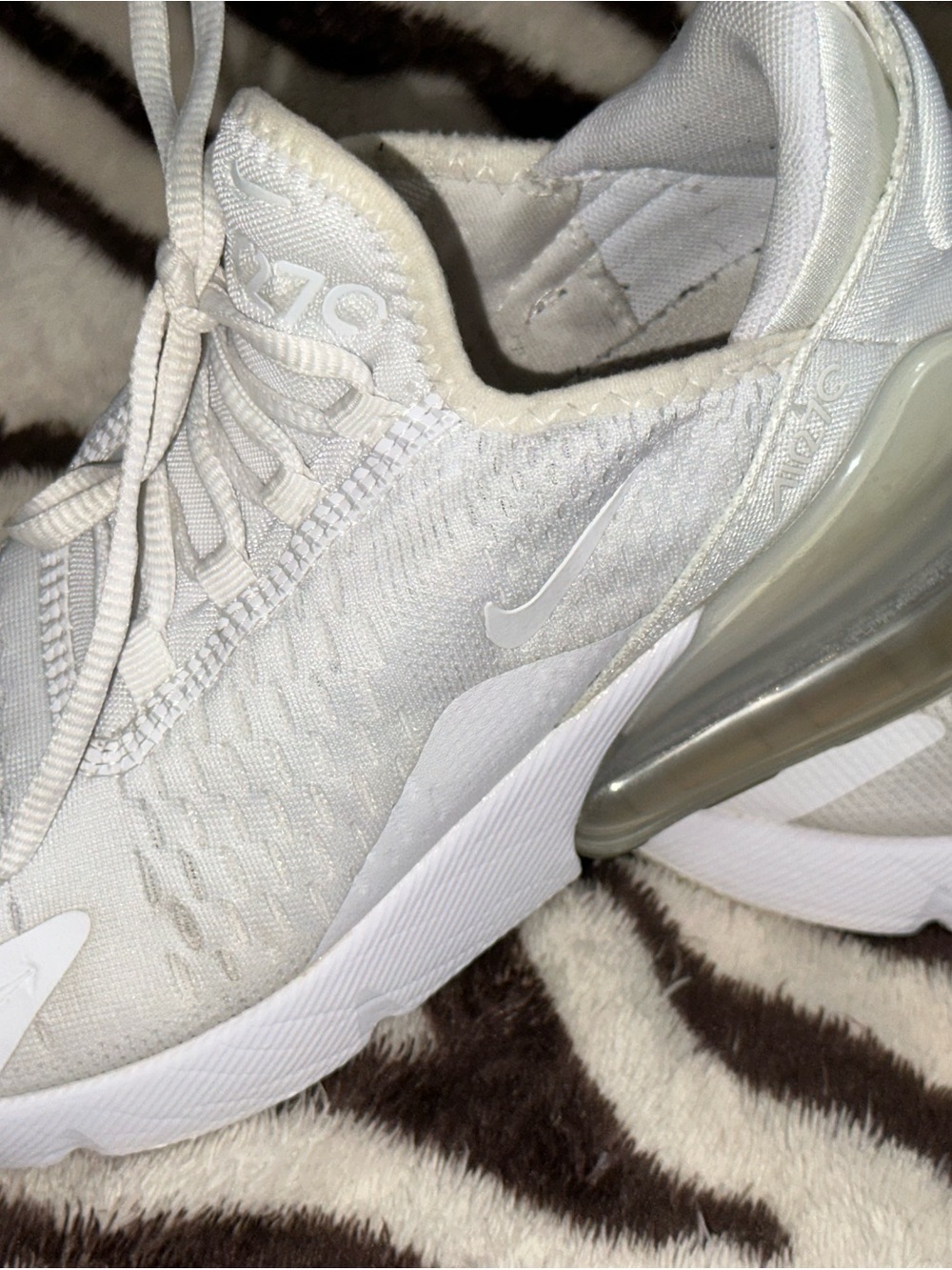 Nike Kids White Air Max 270 Youth Sneakers - Picture 5 of 10
